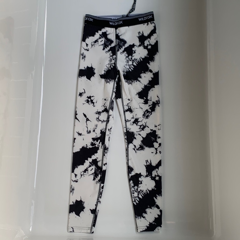 Wildfox High Waist Black And White Splatter Tie Dye 7/8 Leggings and Crop Top - Picture 5 of 10